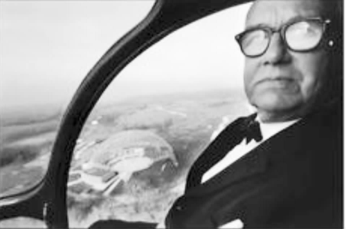 1959年富勒乘坐直升飞机在俄亥俄上空