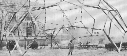 1945年福勒在圣路易斯华盛顿大学建造了半球形圆顶